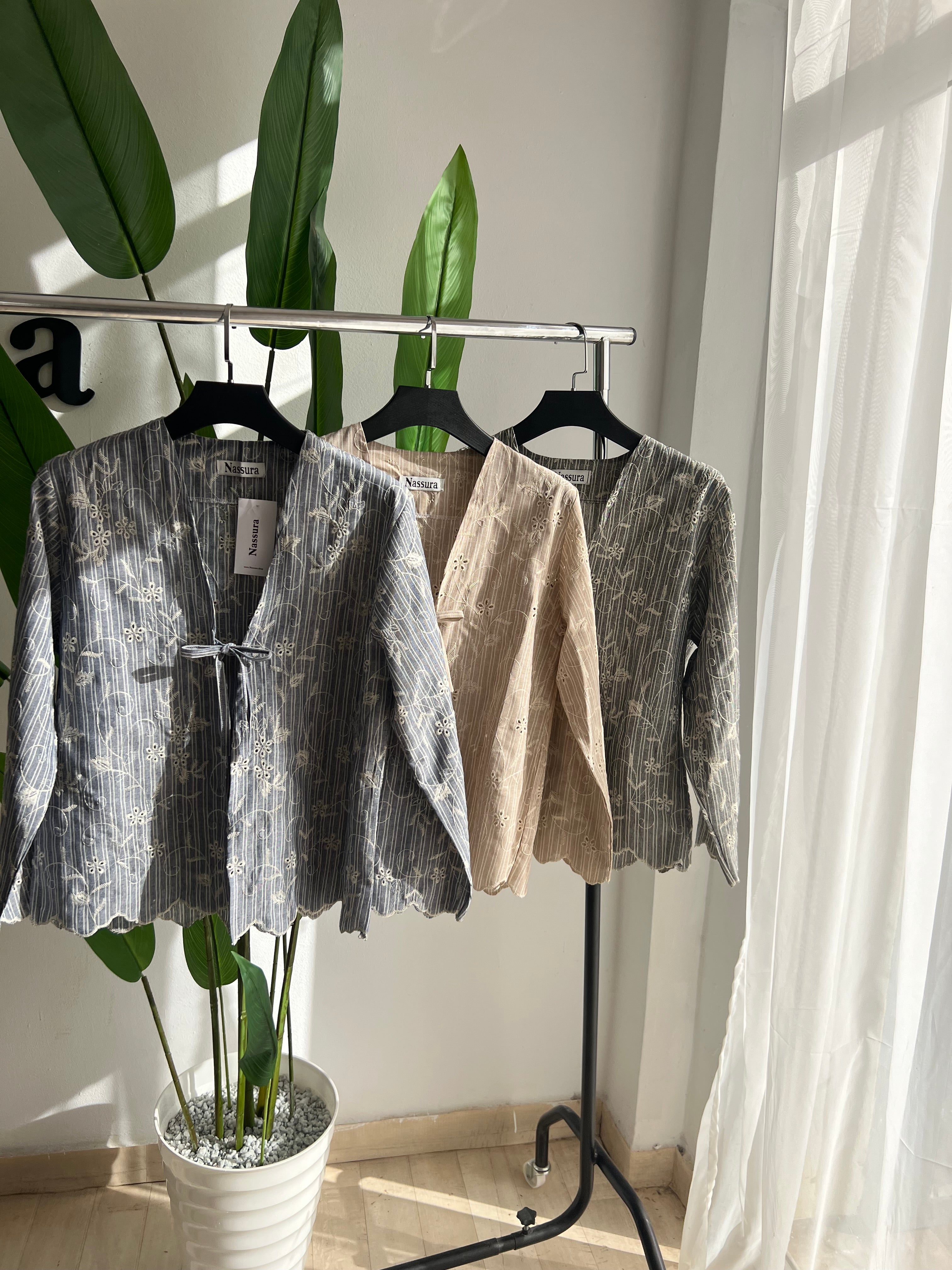Haut JARDIN EN LIN EN BRODERIE ANGLAISE