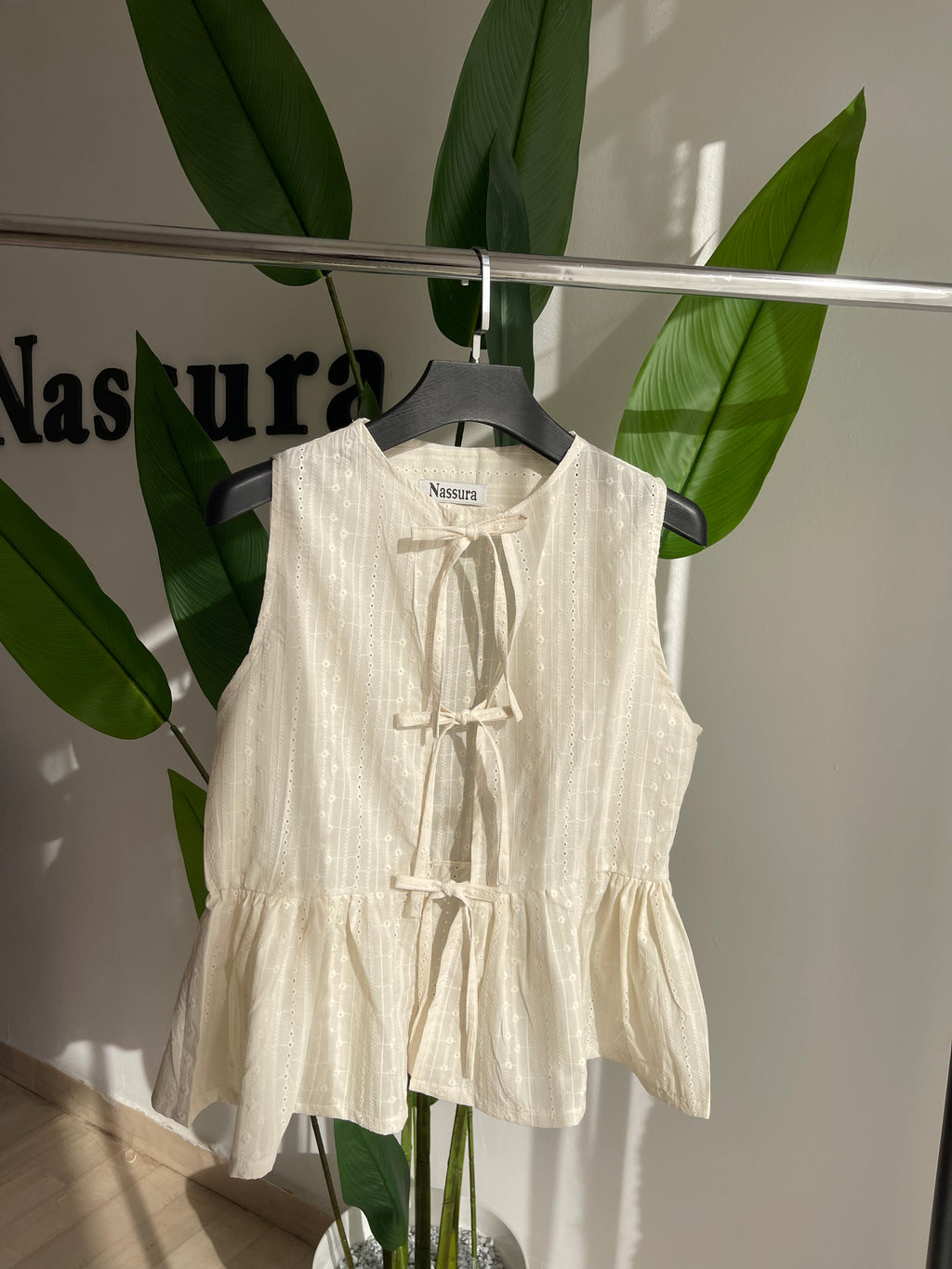 HAUT COQUETTE EN BRODERIE ANGLAISE