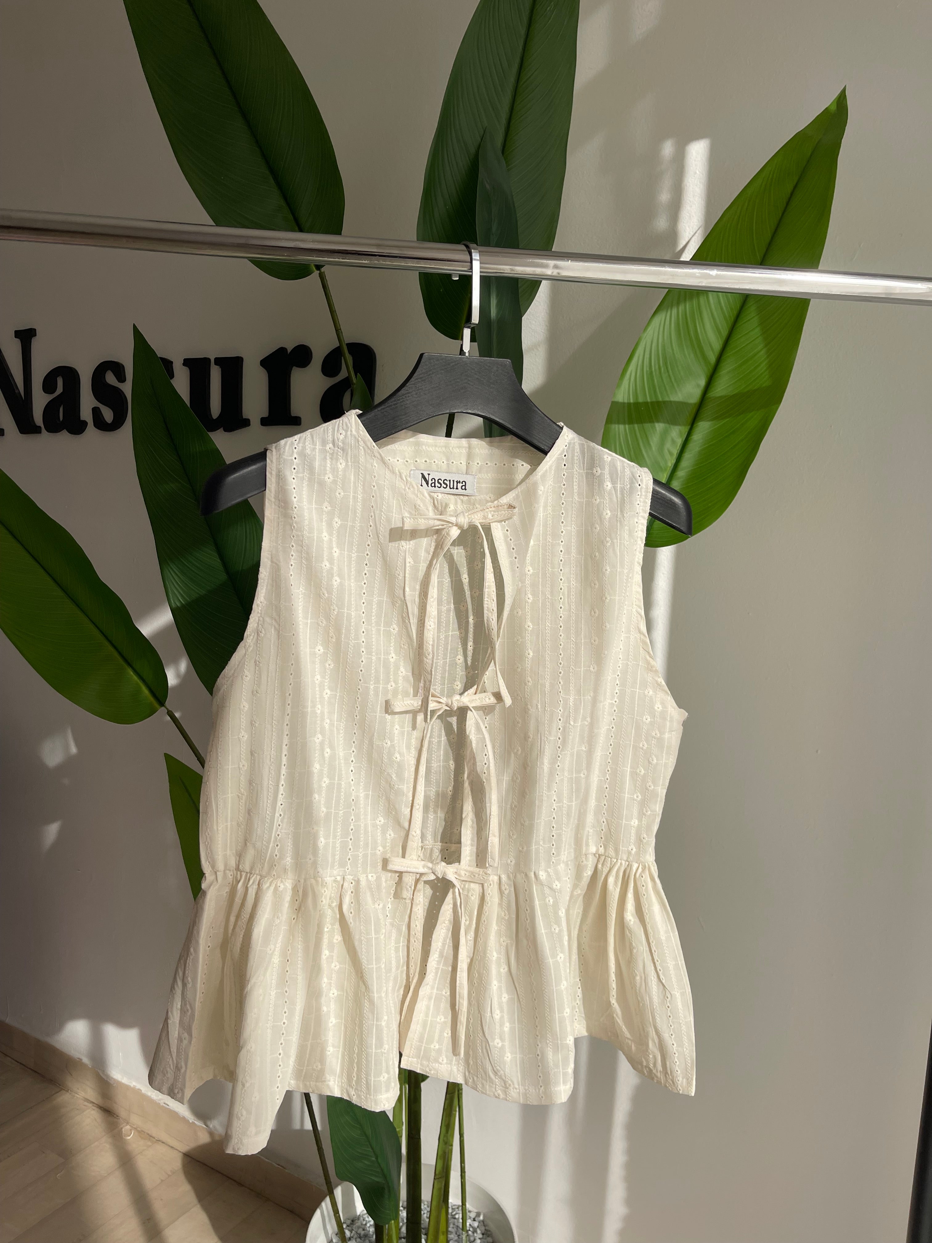 HAUT COQUETTE EN BRODERIE ANGLAISE