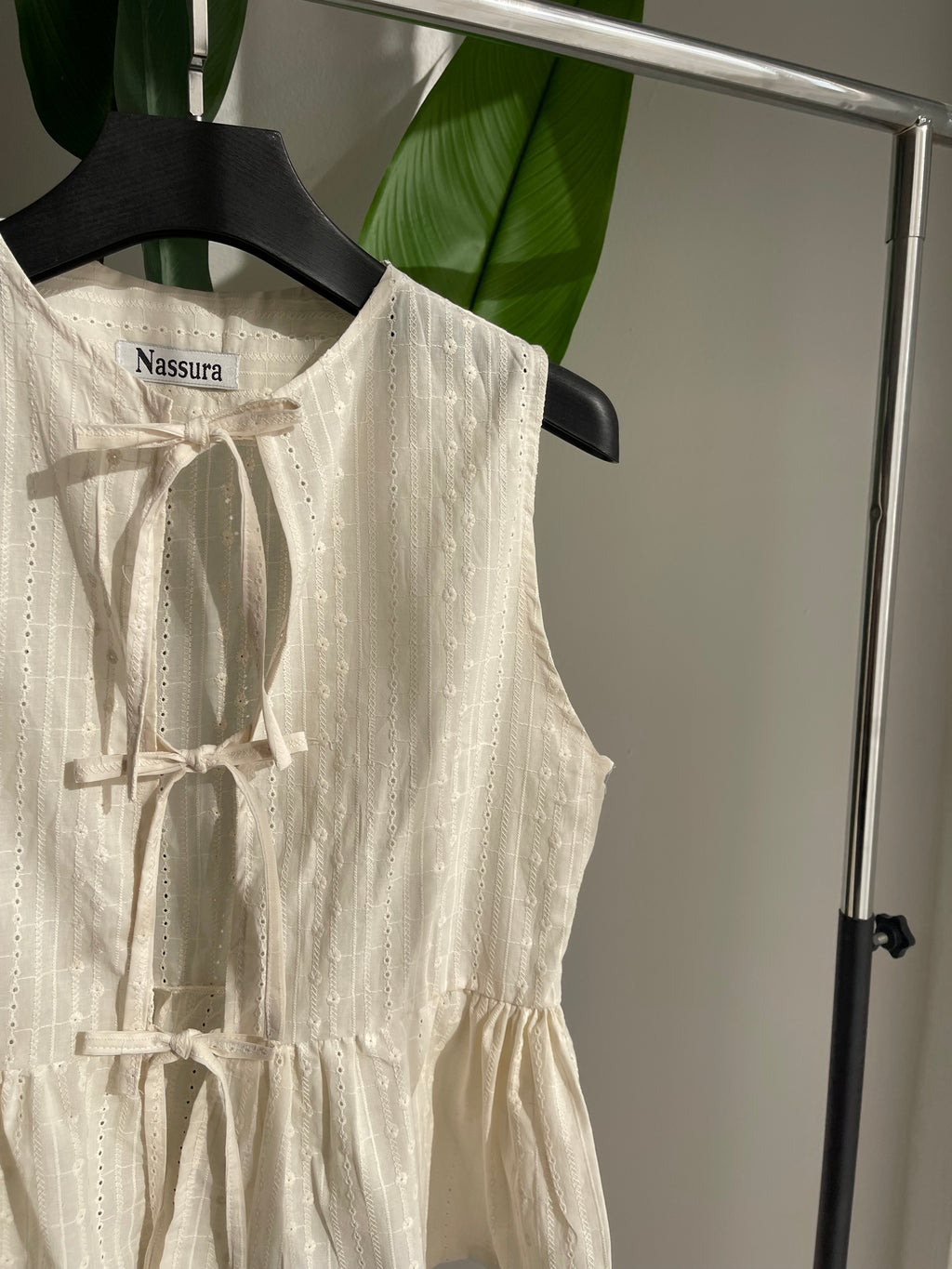 HAUT COQUETTE EN BRODERIE ANGLAISE