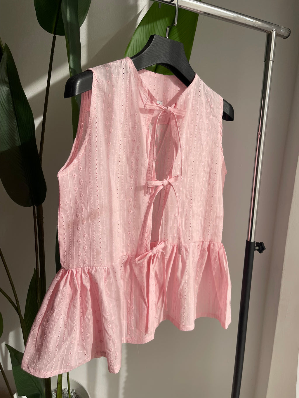 HAUT COQUETTE EN BRODERIE ANGLAISE