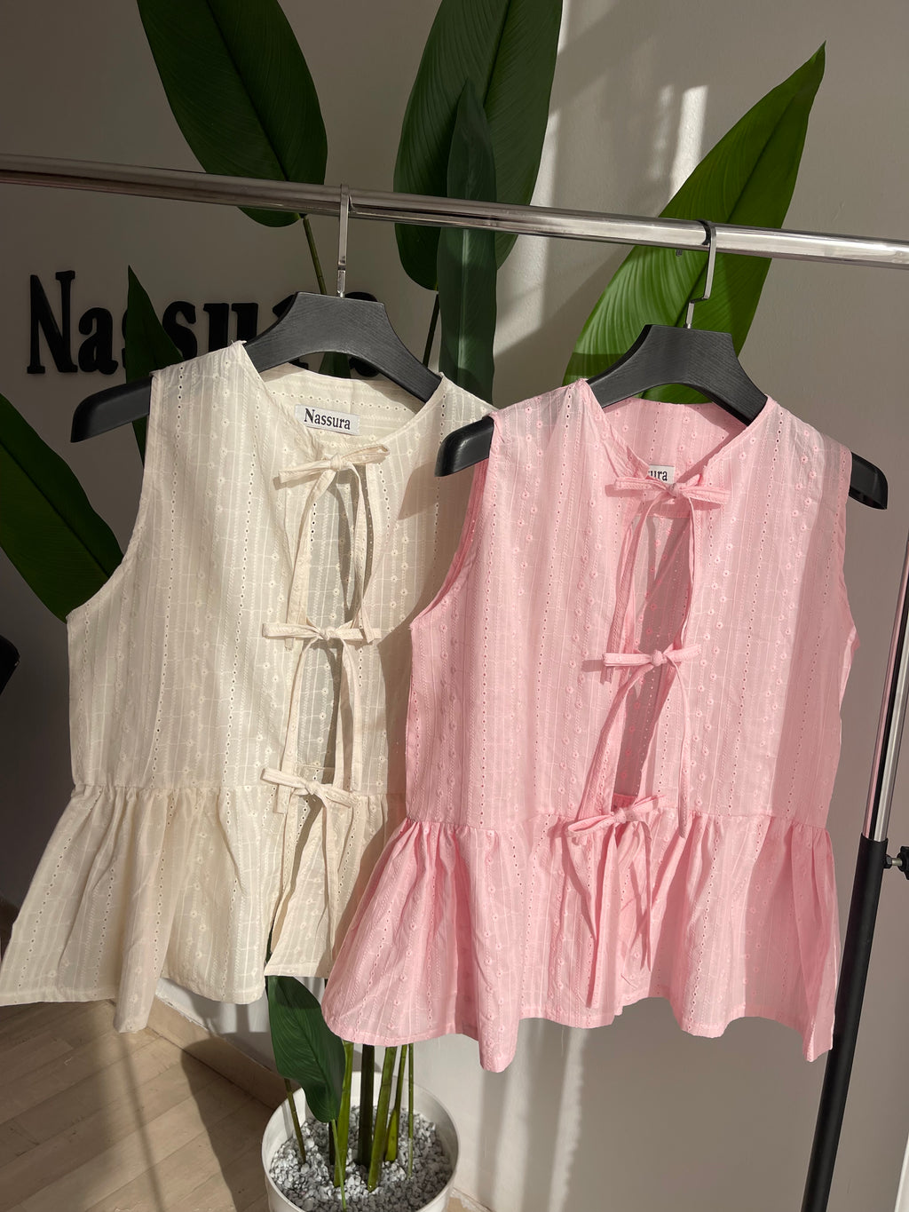 HAUT COQUETTE EN BRODERIE ANGLAISE