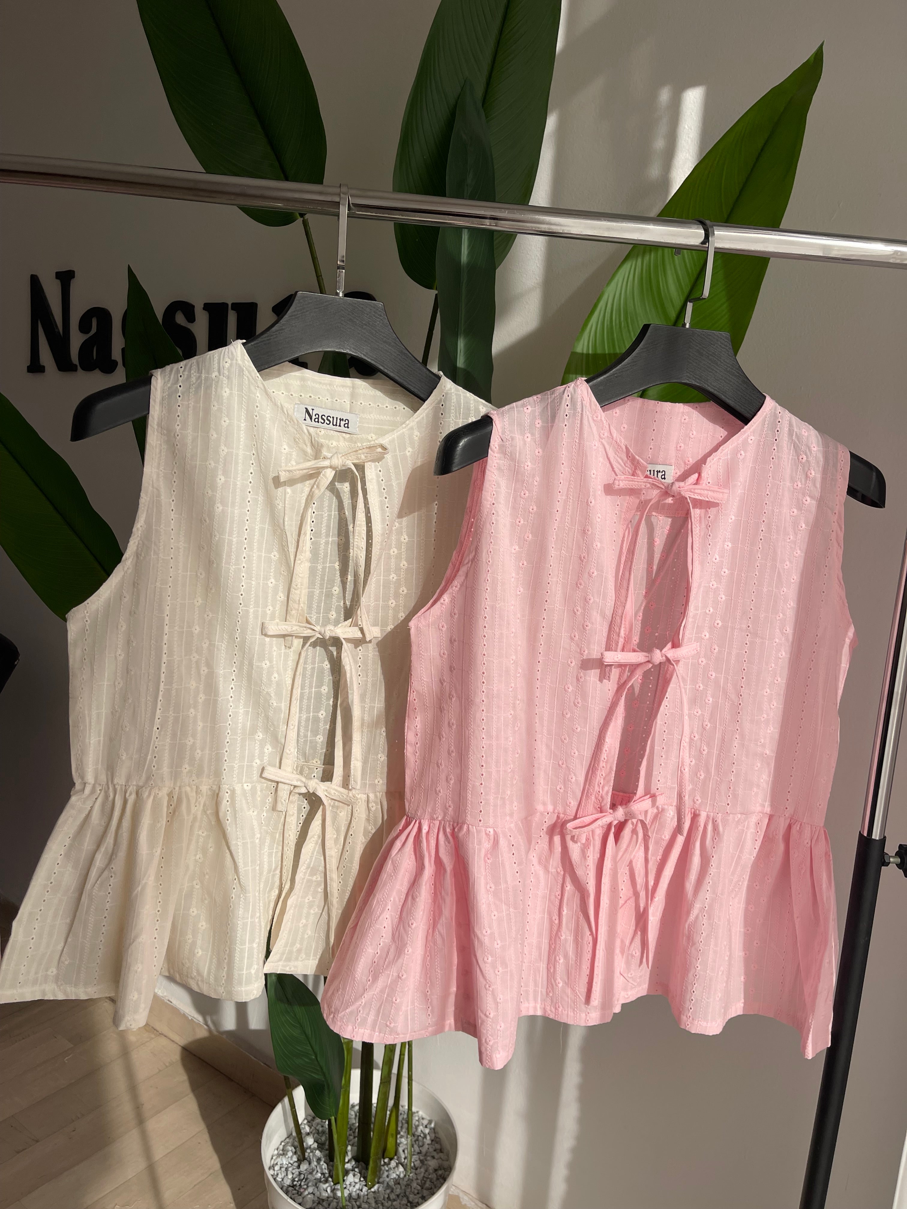 HAUT COQUETTE EN BRODERIE ANGLAISE