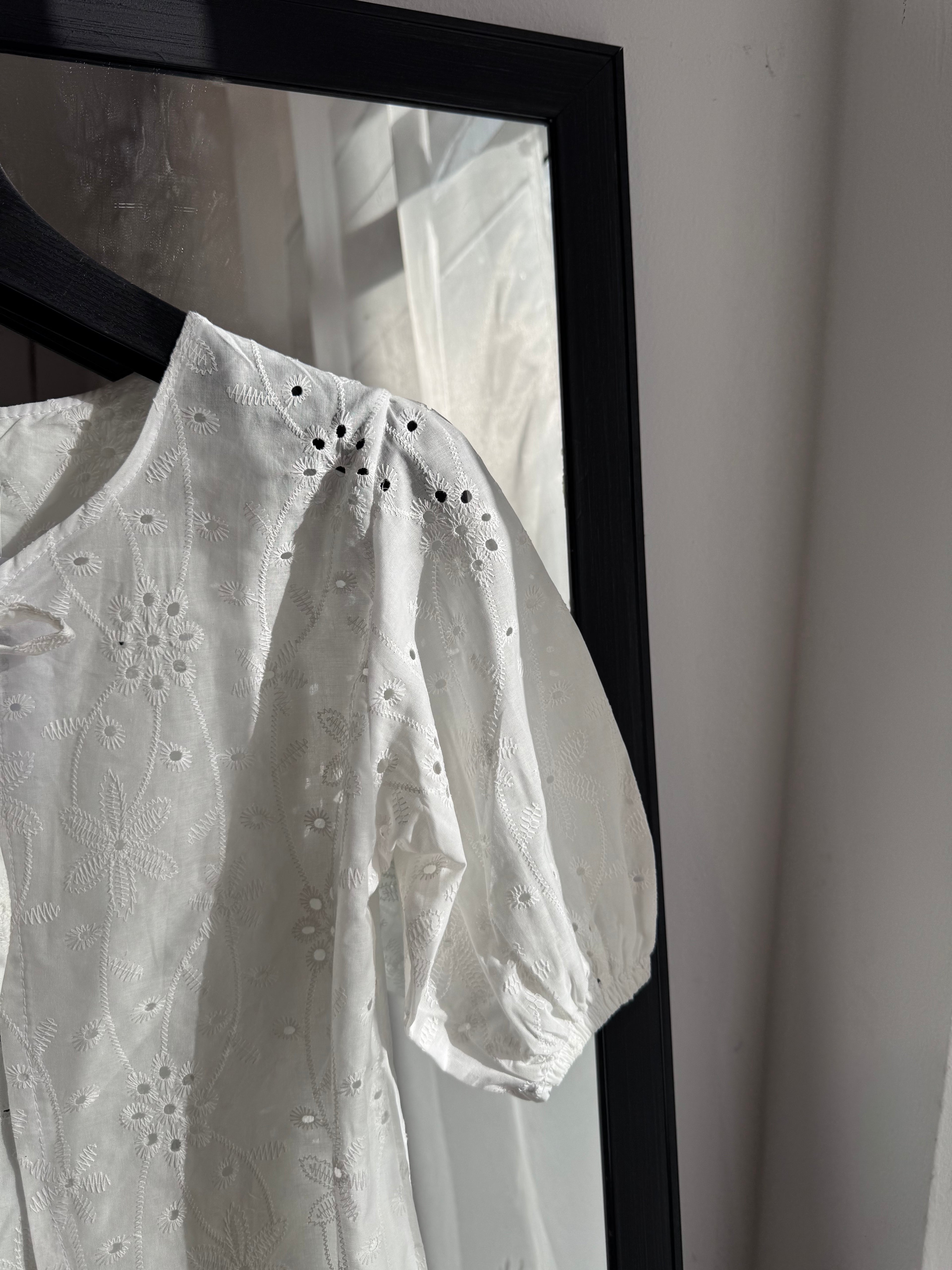 haut en broderie anglaise demi manche