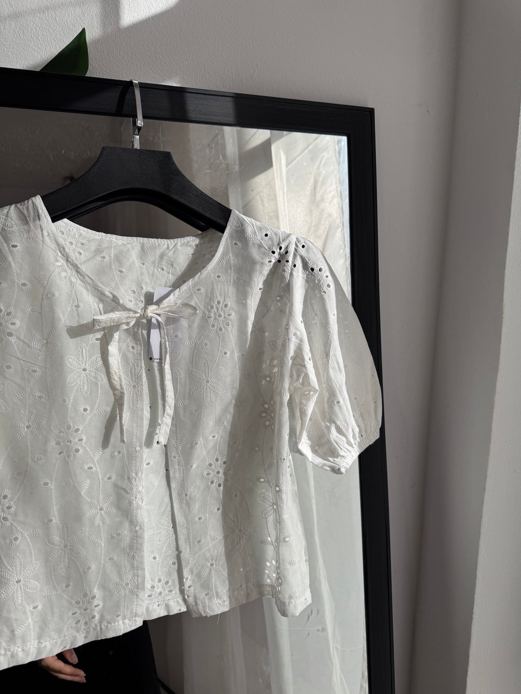 haut en broderie anglaise demi manche