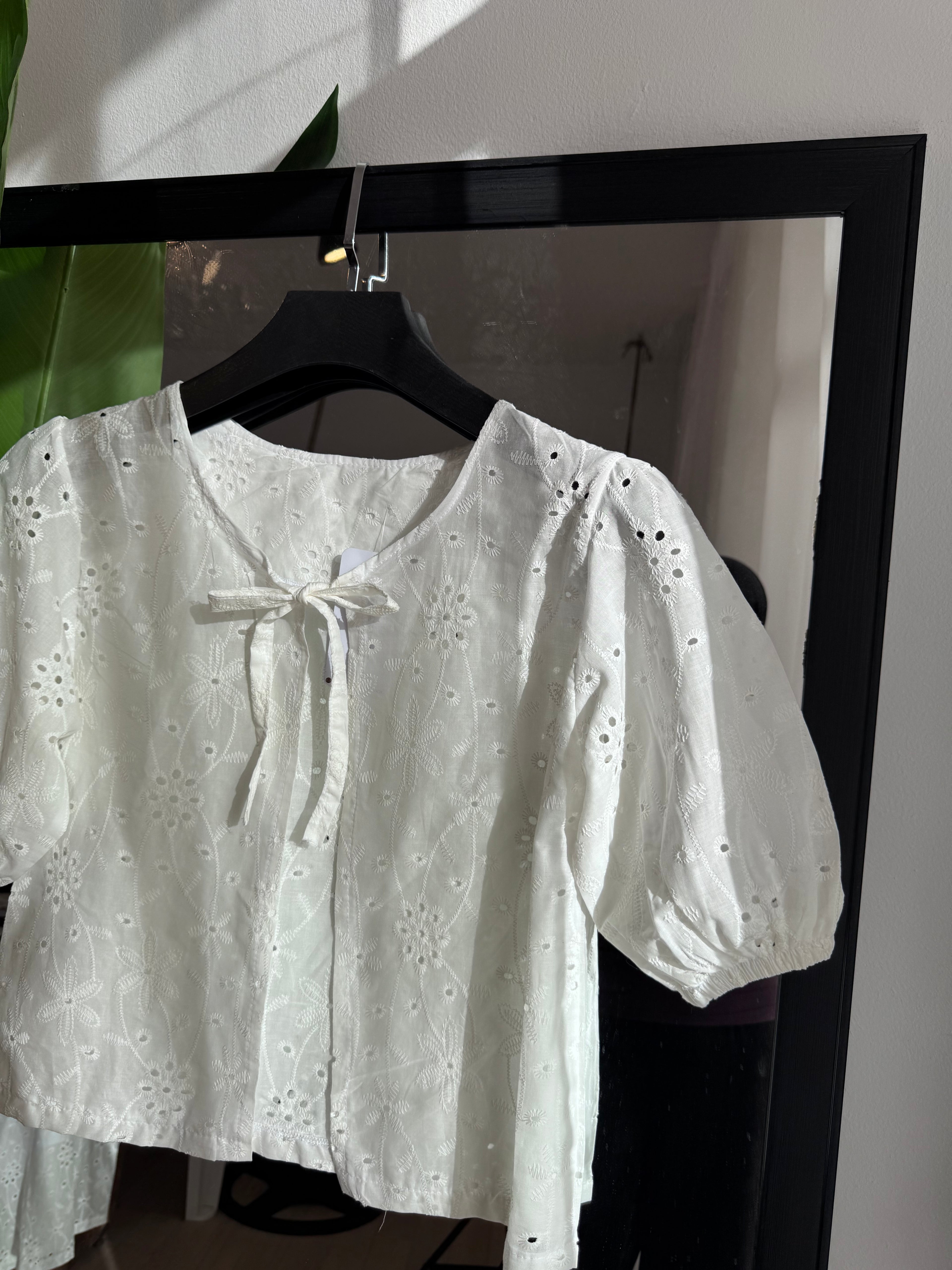 haut en broderie anglaise demi manche