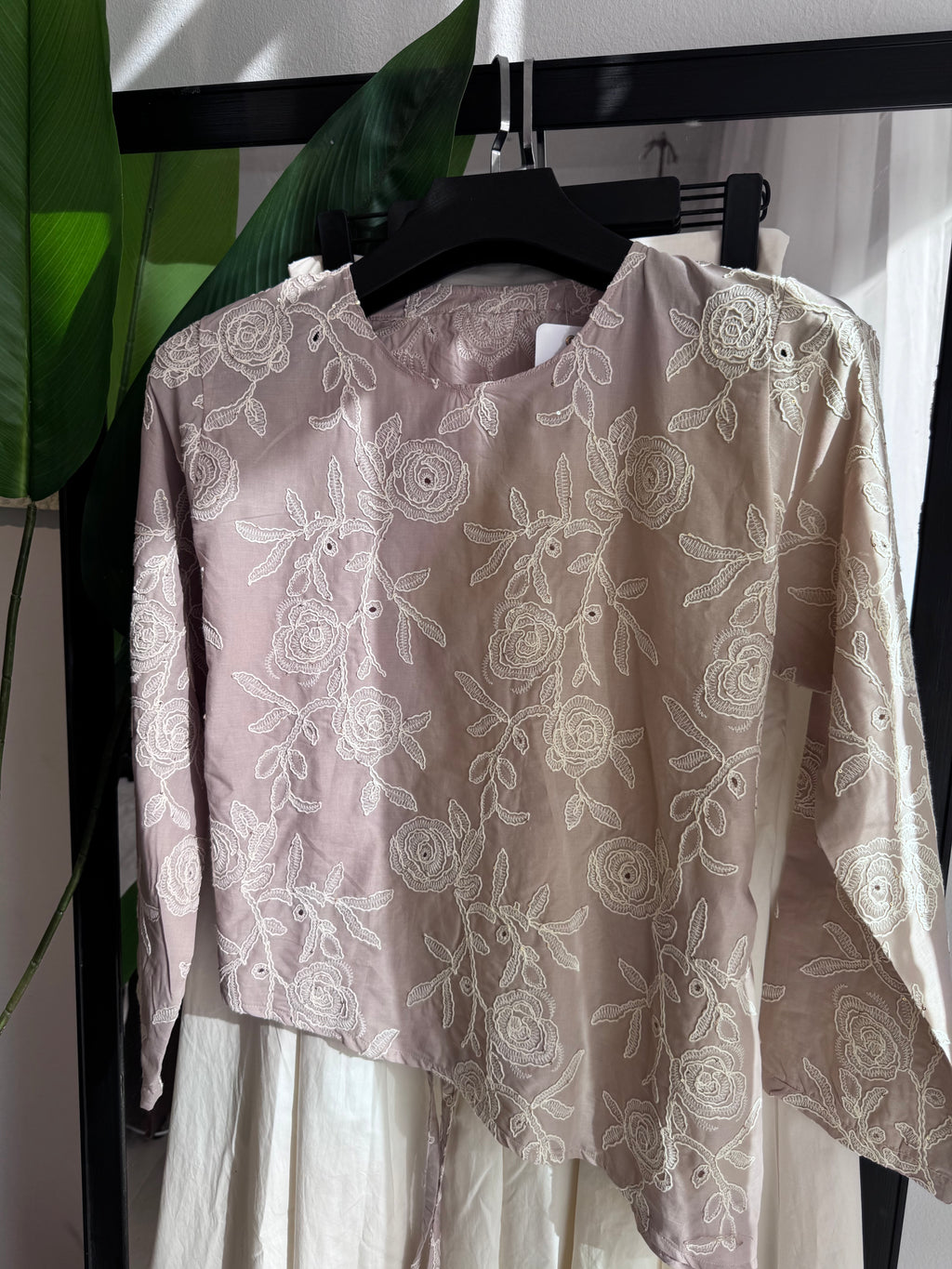haut en popeline  broderie 3D