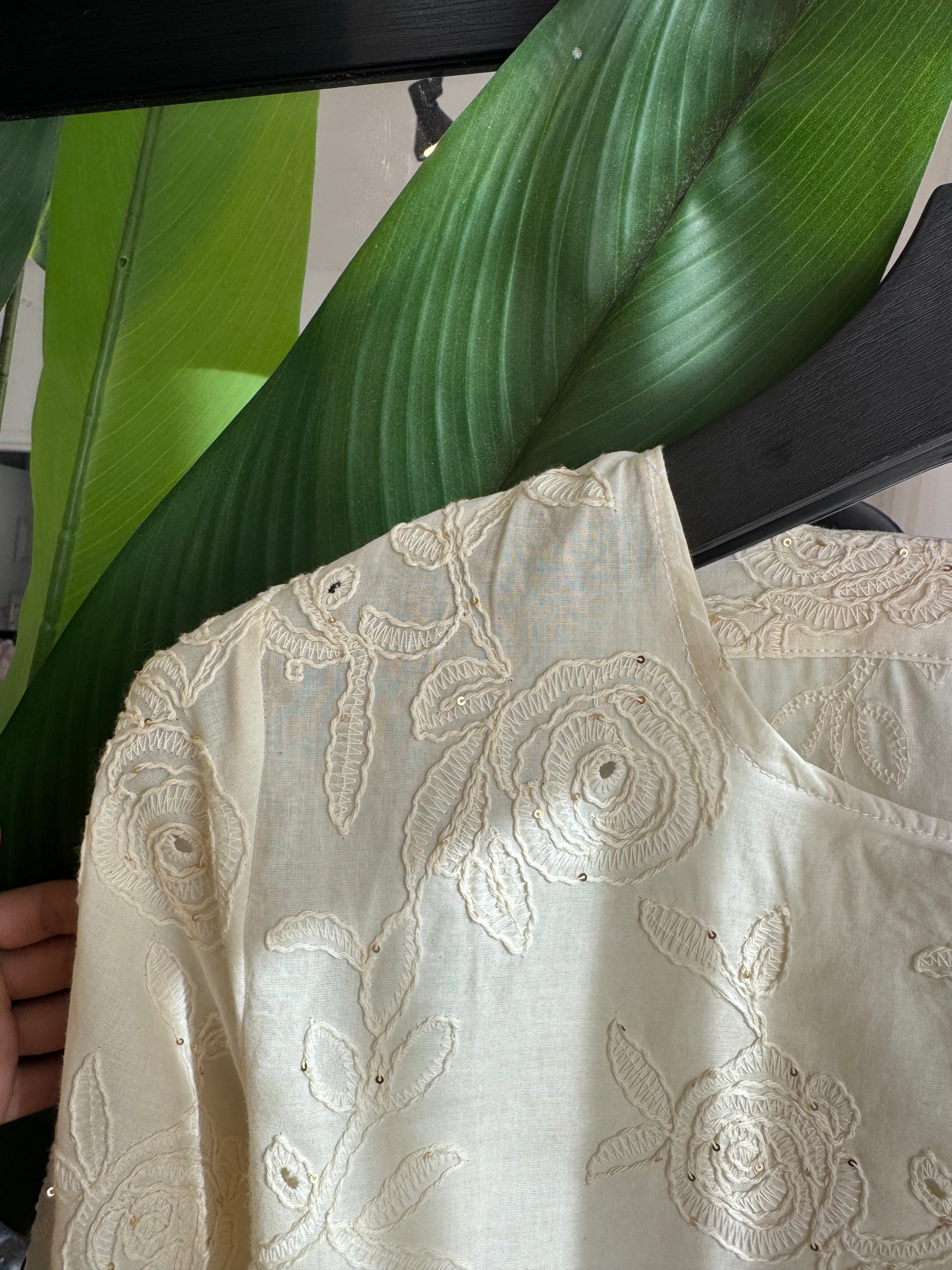 haut en popeline  broderie 3D