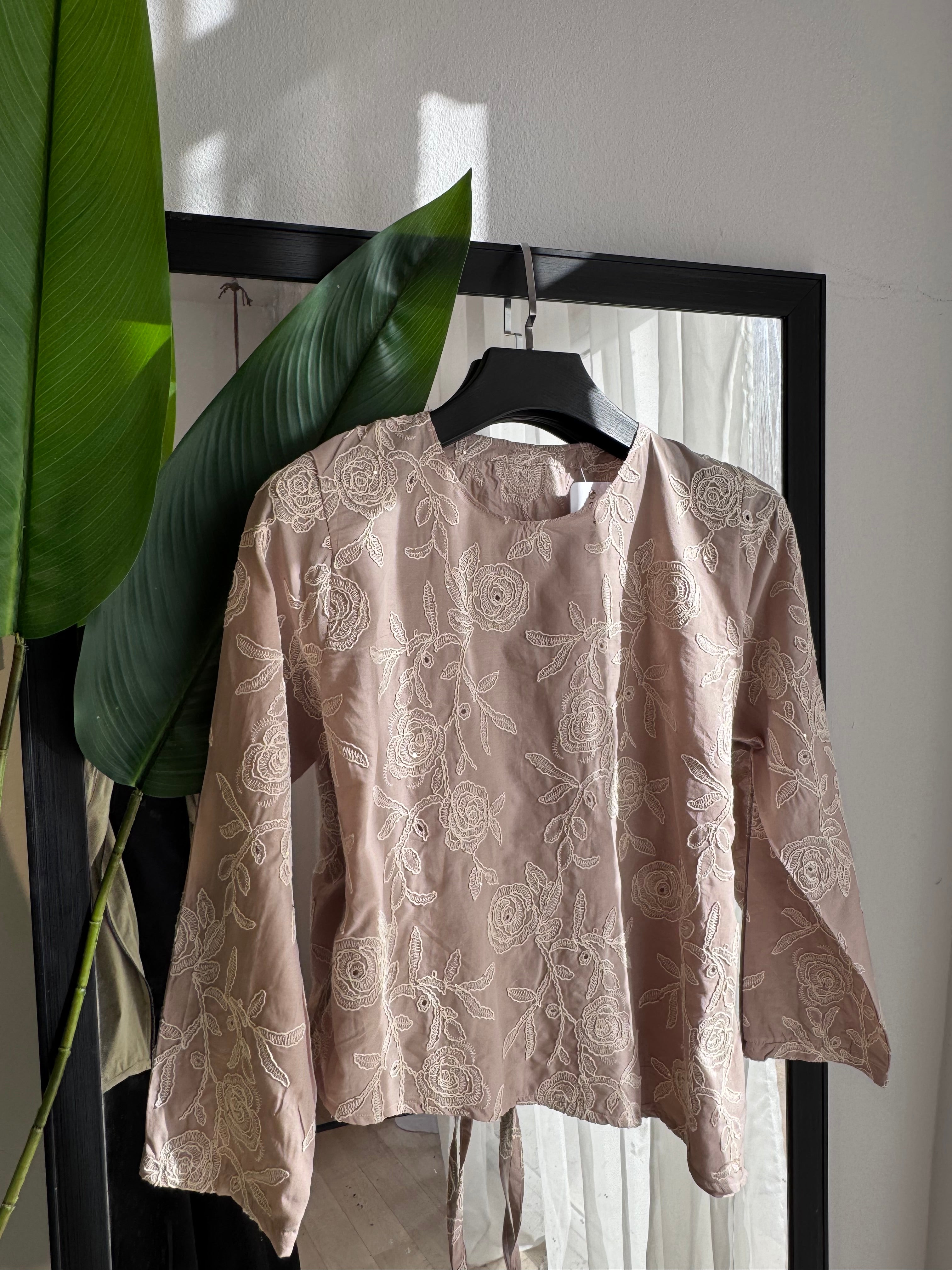 haut en popeline  broderie 3D