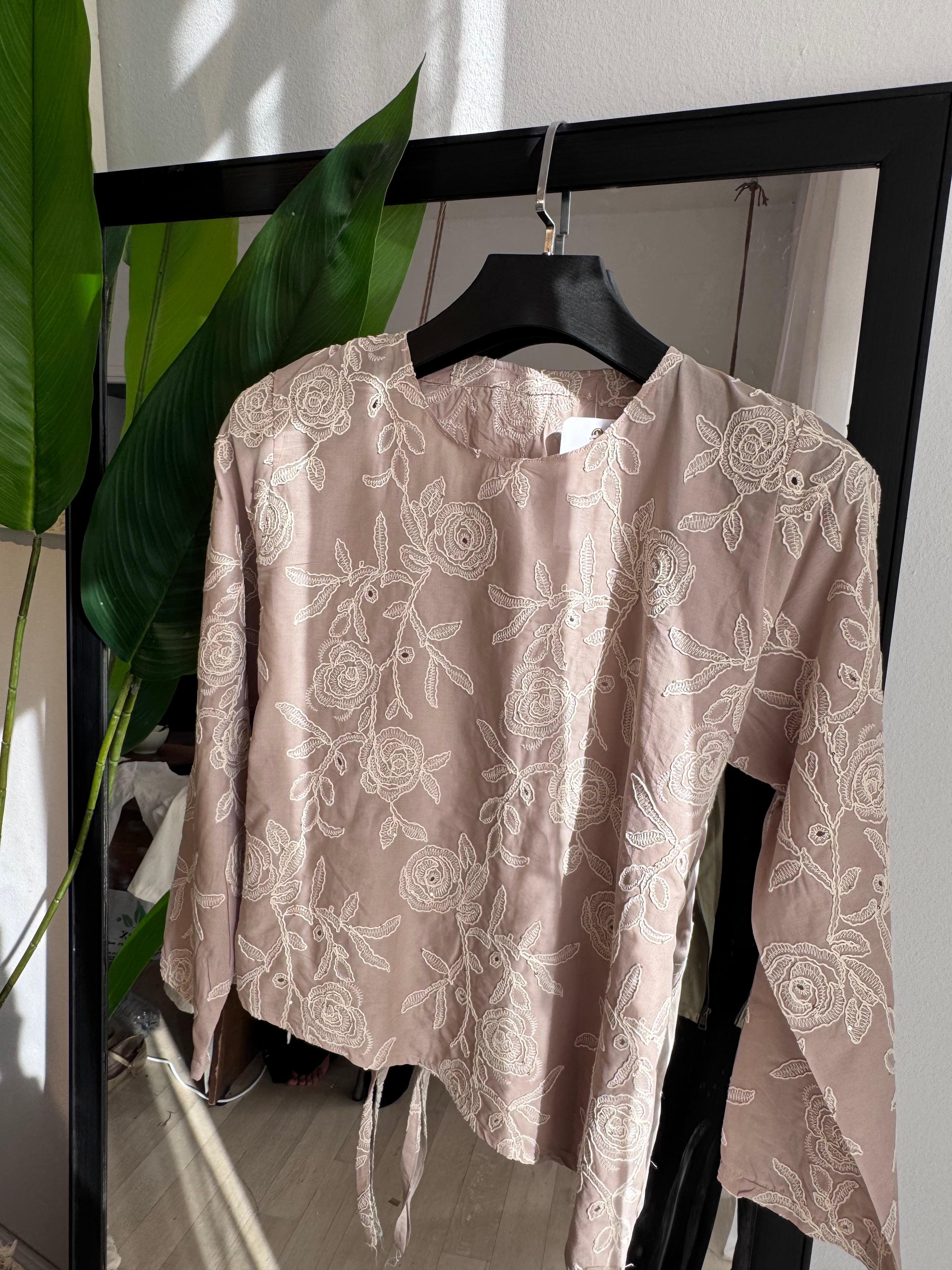 haut en popeline  broderie 3D