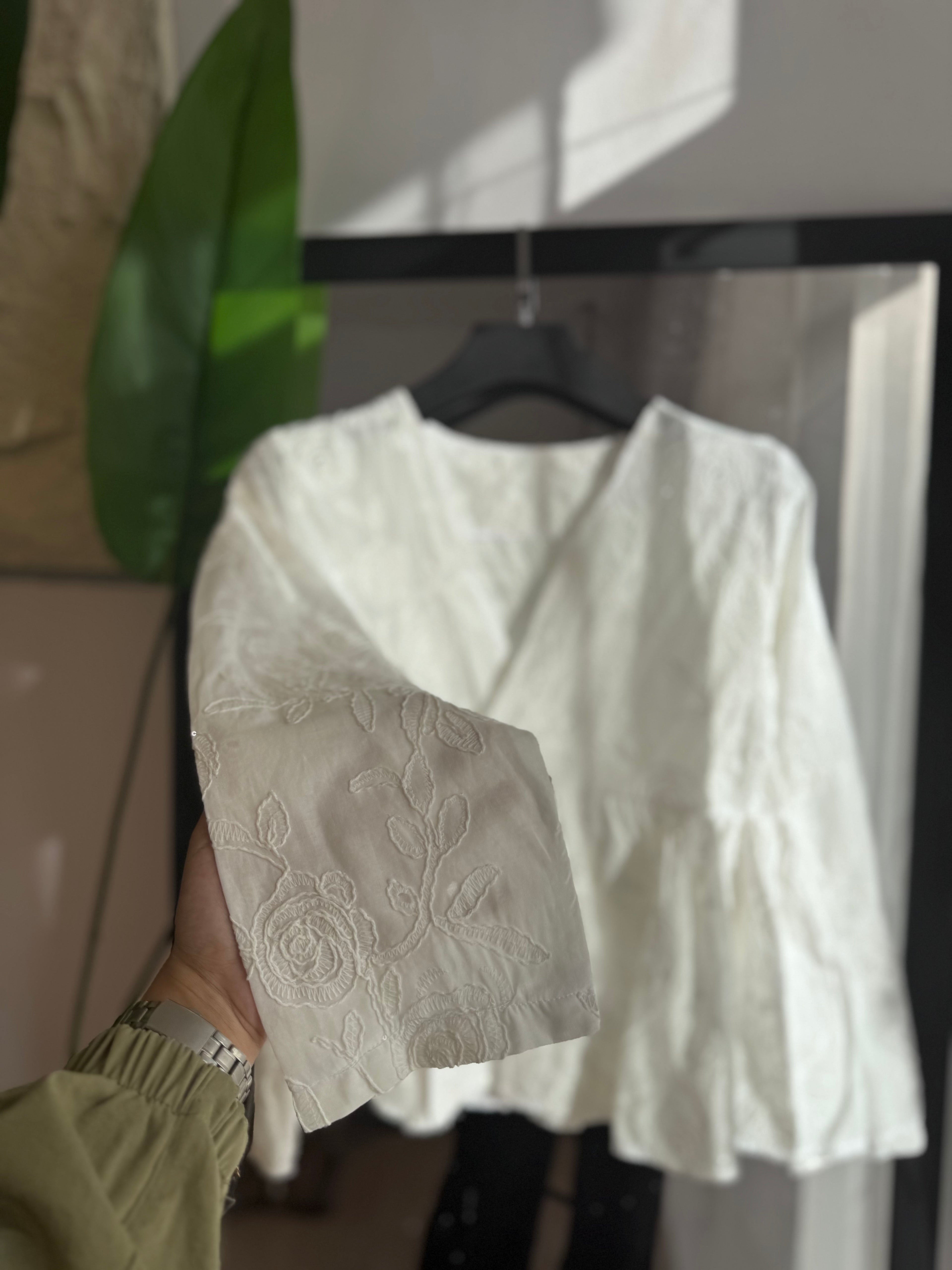 haut croisé en popeline broderie 3D