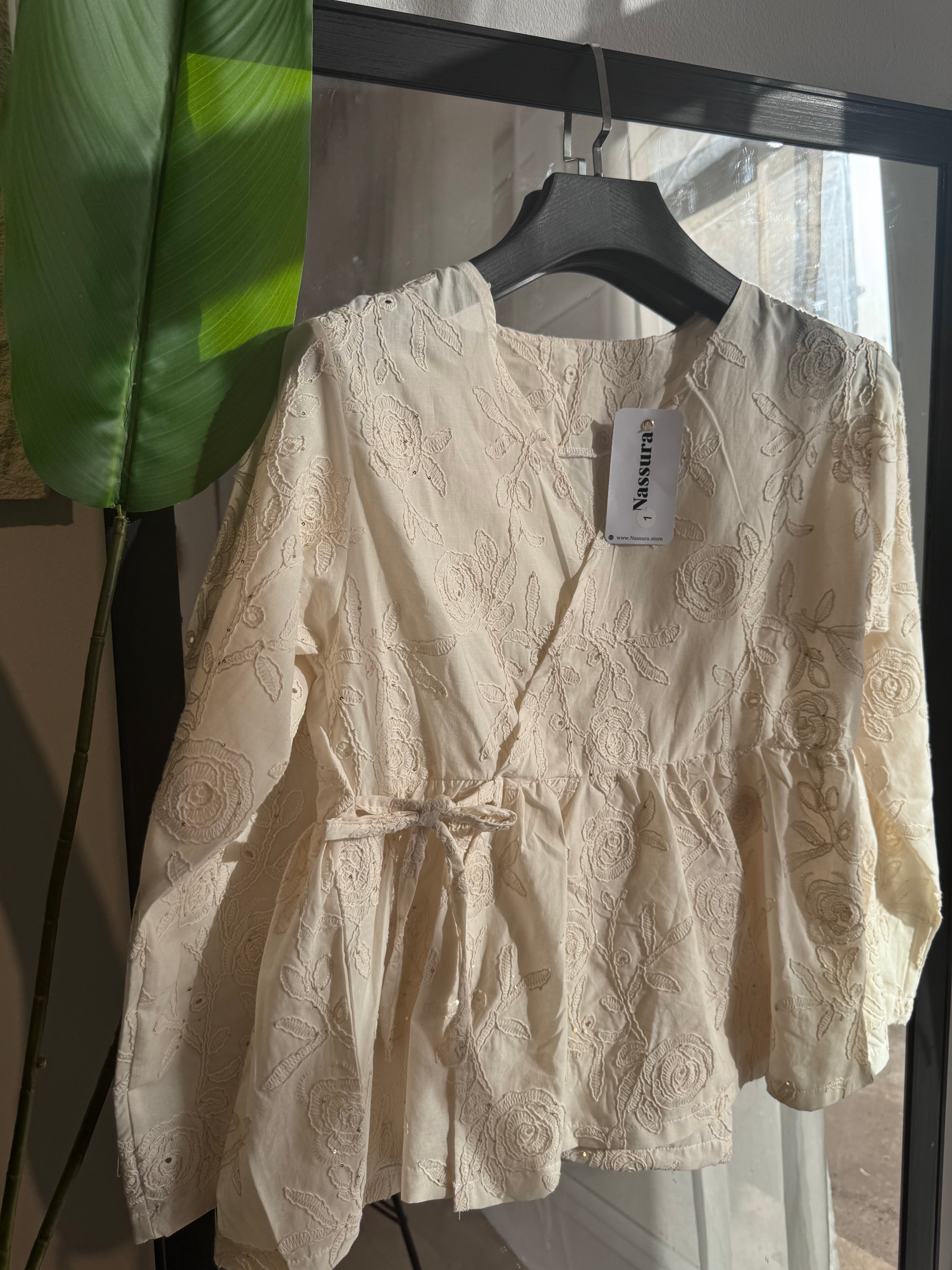 haut croisé en popeline broderie 3D
