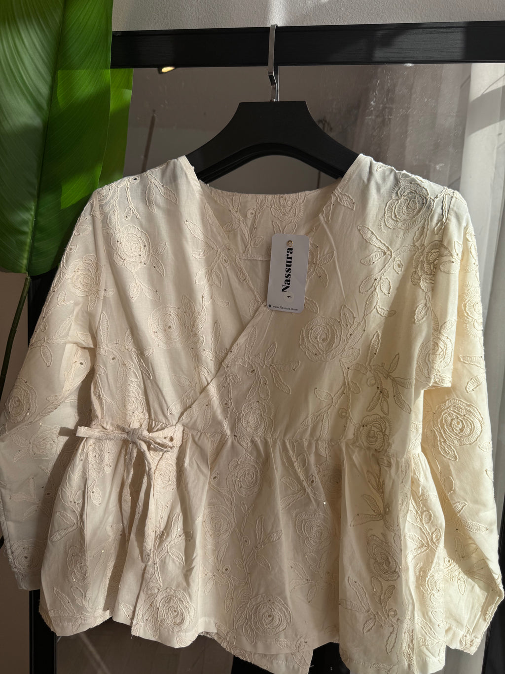 haut croisé en popeline broderie 3D