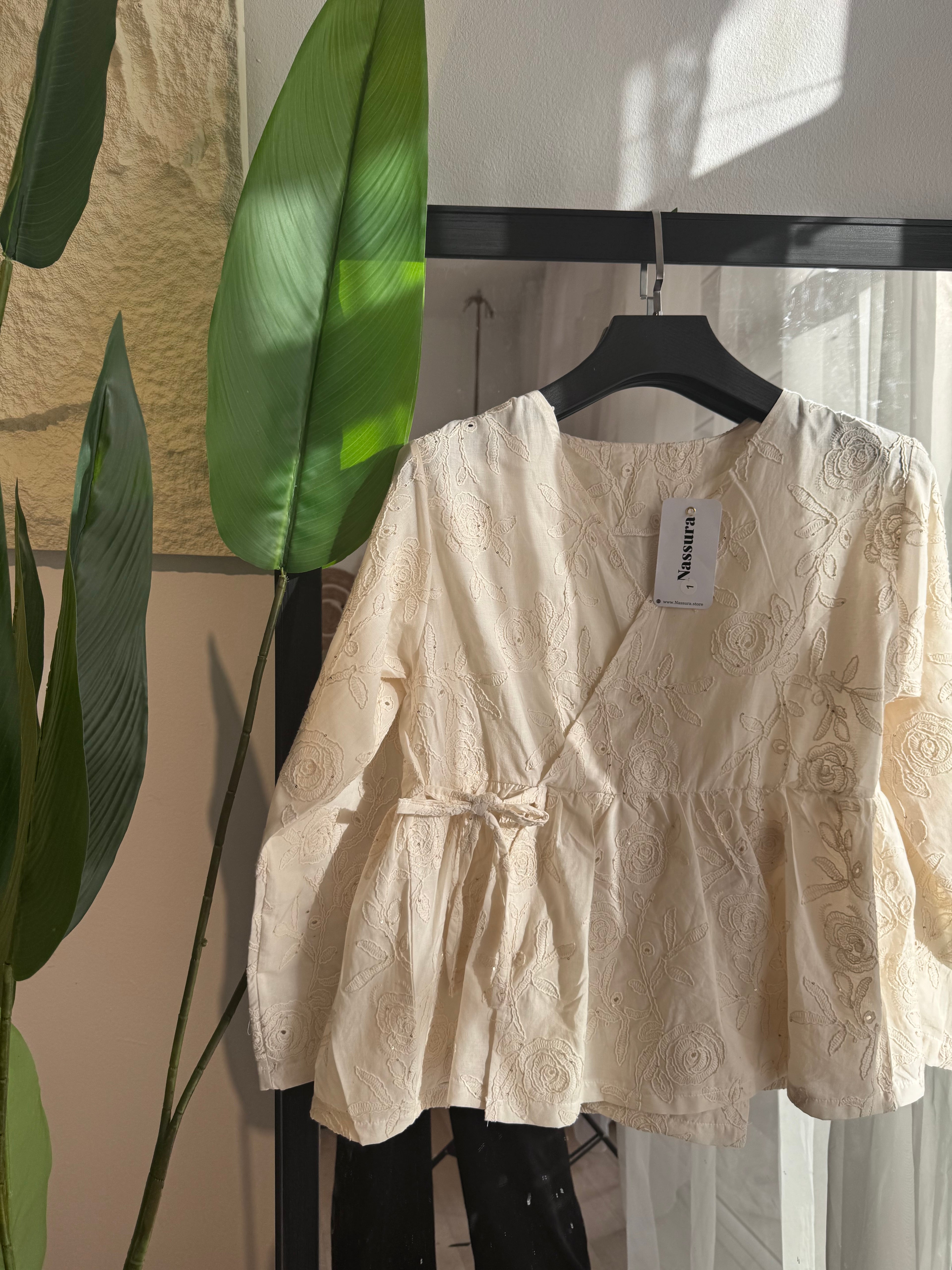 haut croisé en popeline broderie 3D