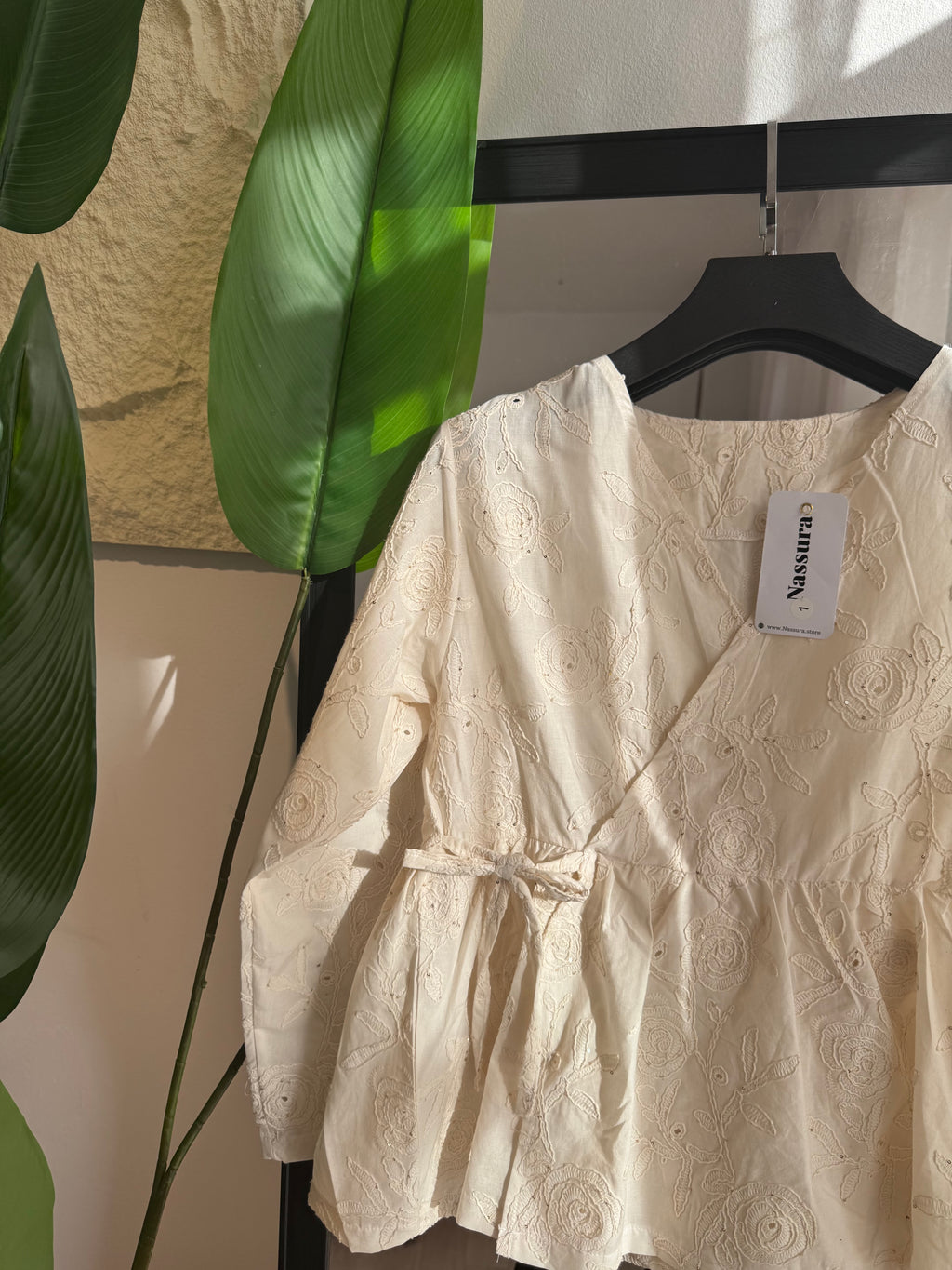 haut croisé en popeline broderie 3D