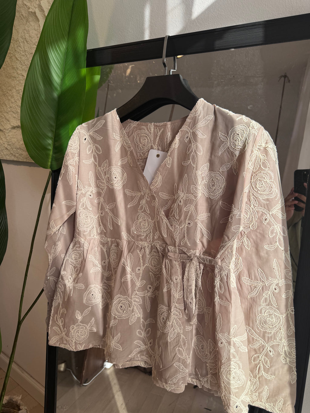 haut croisé en popeline broderie 3D