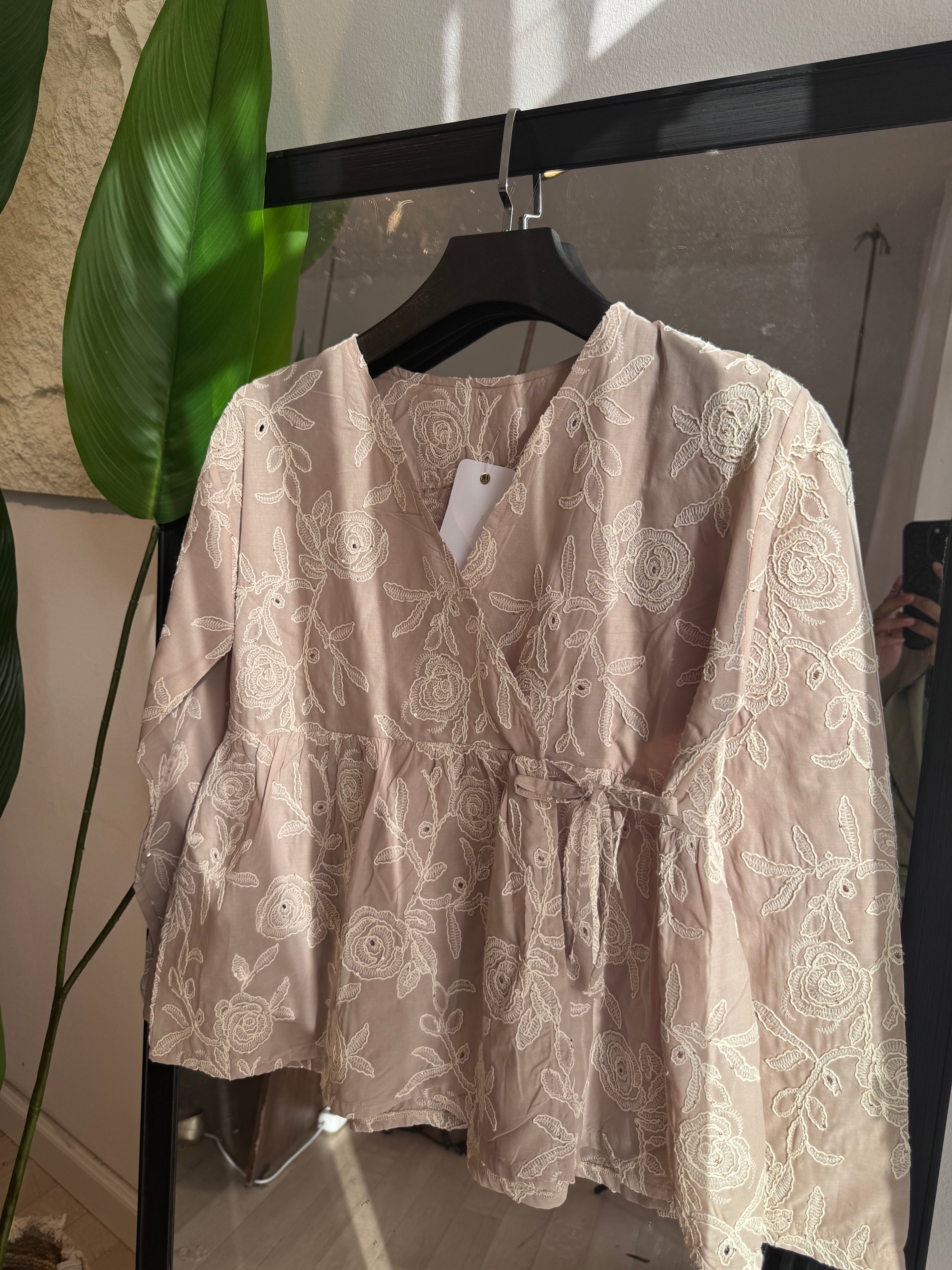 haut croisé en popeline broderie 3D