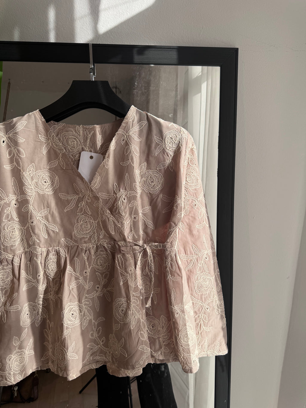 haut croisé en popeline broderie 3D