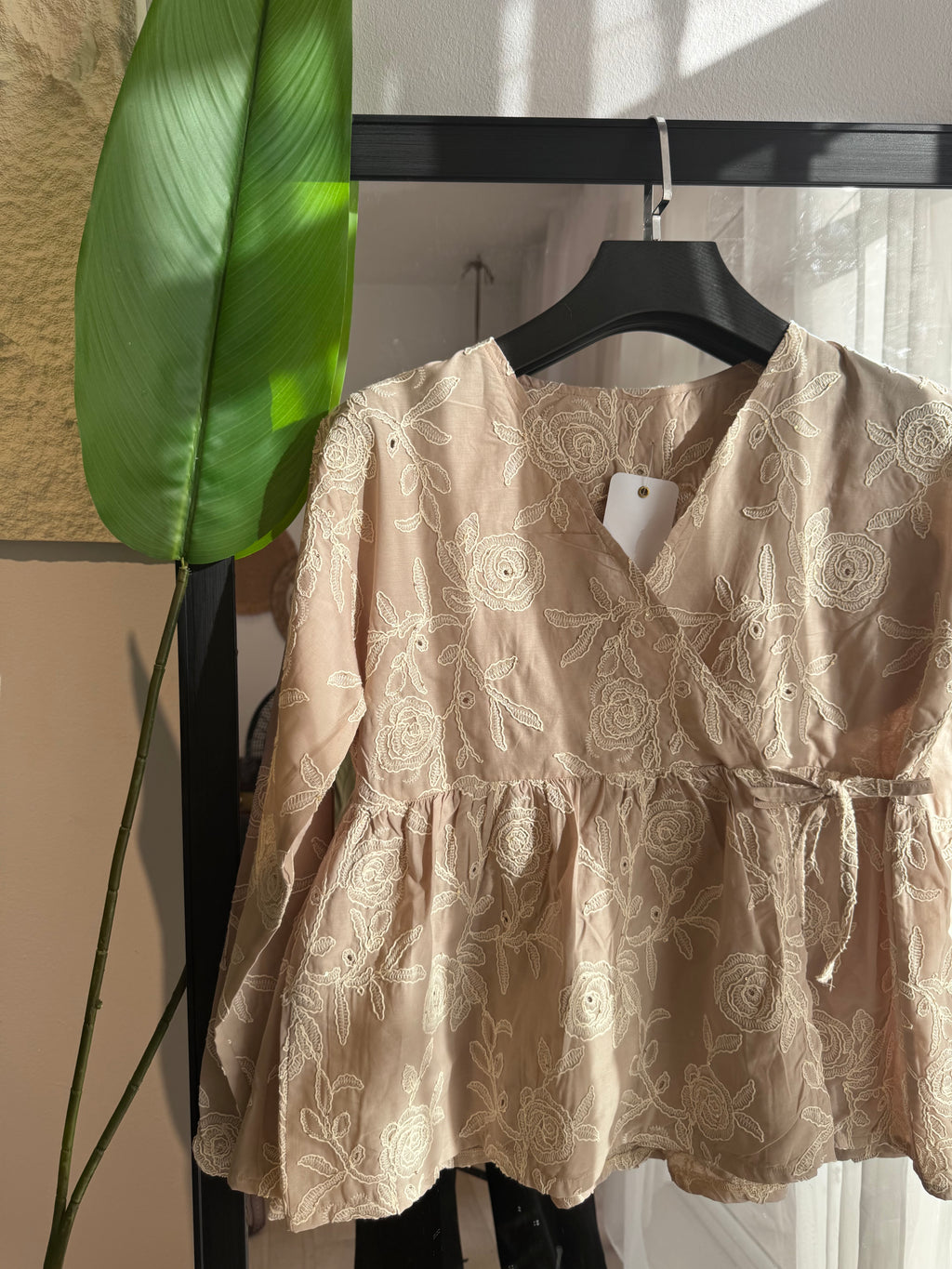 haut croisé en popeline broderie 3D