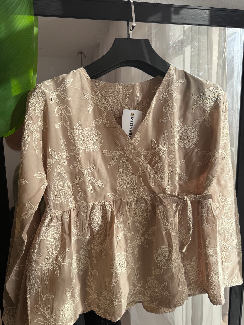 haut croisé en popeline broderie 3D
