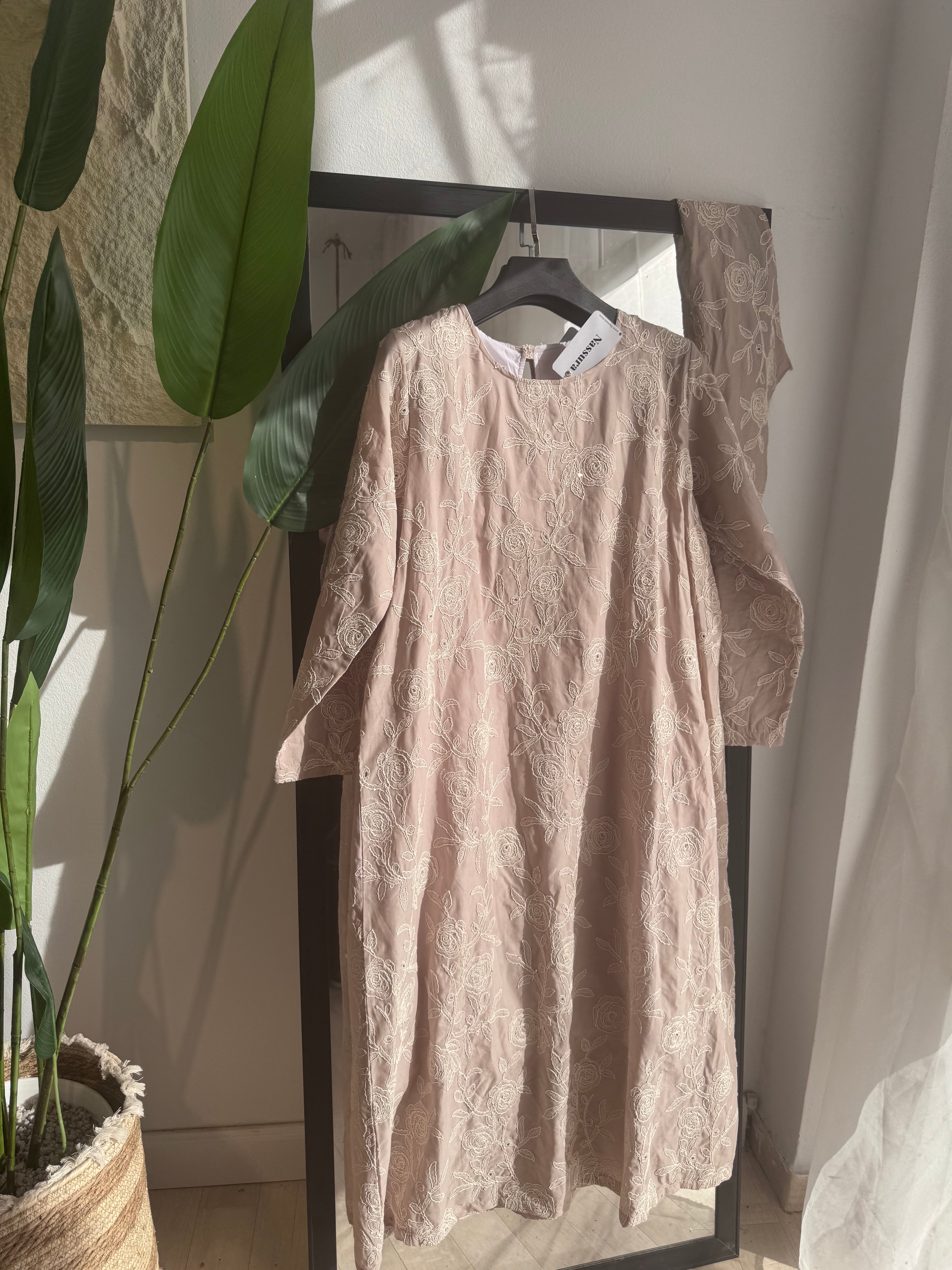 robe en popeline broderie 3d