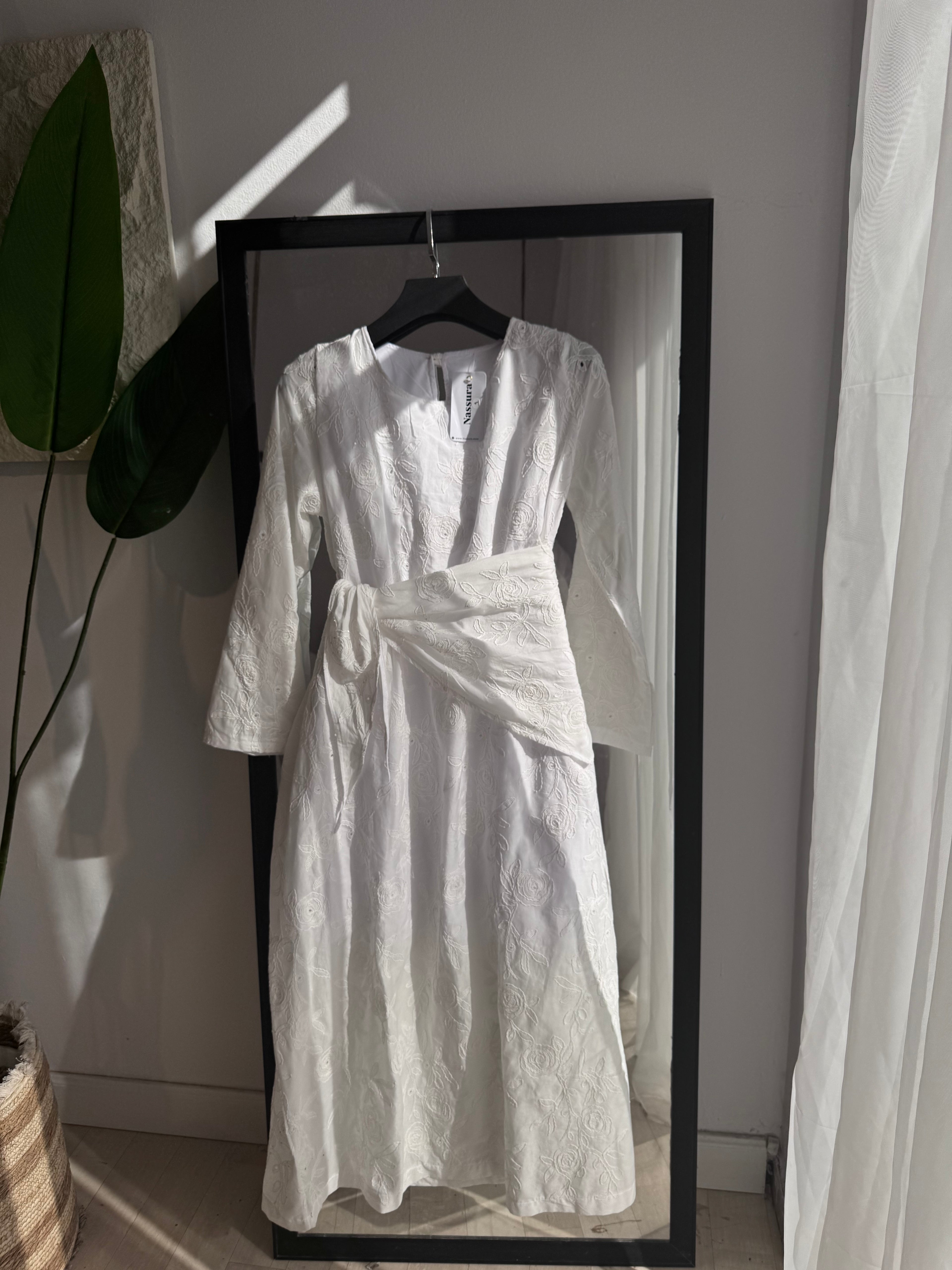robe en popeline broderie 3d