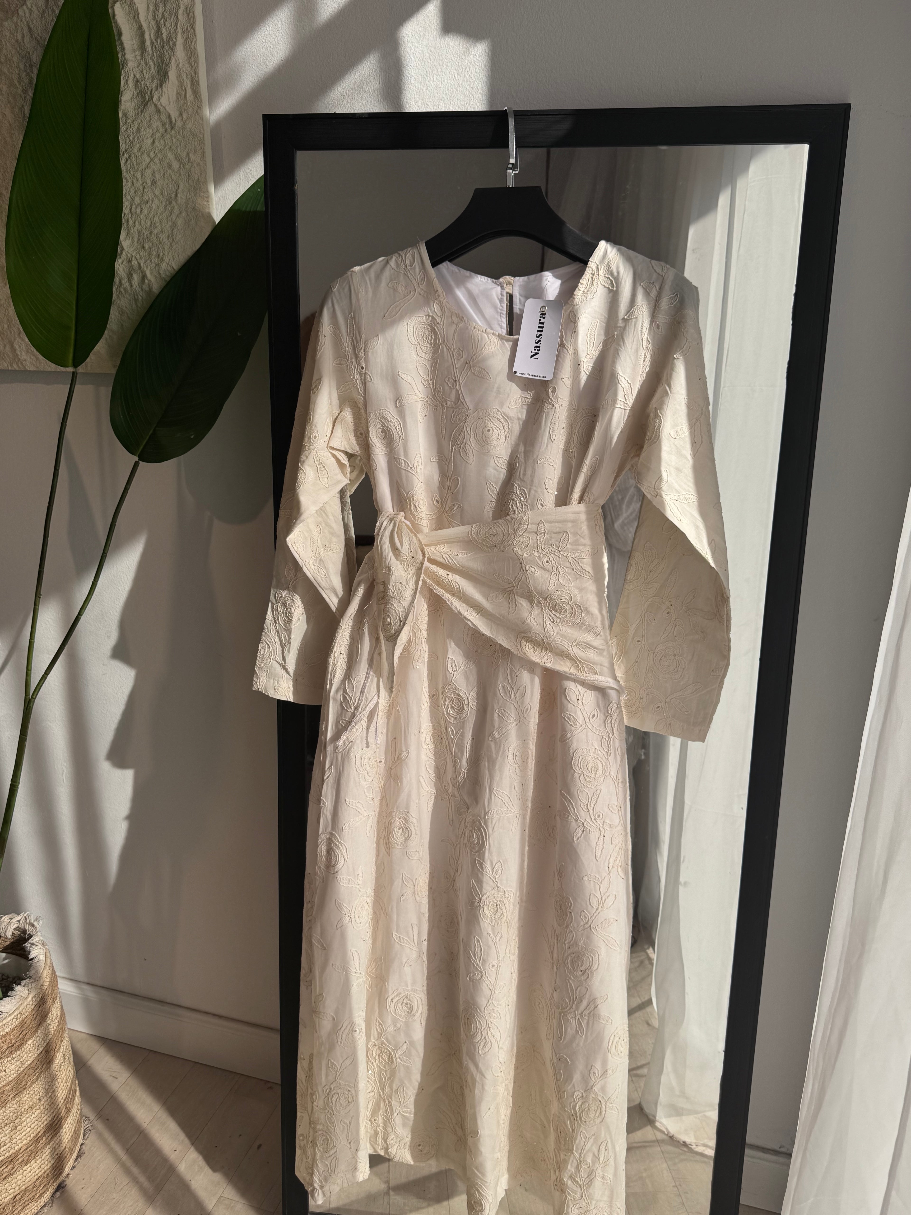 robe en popeline broderie 3d