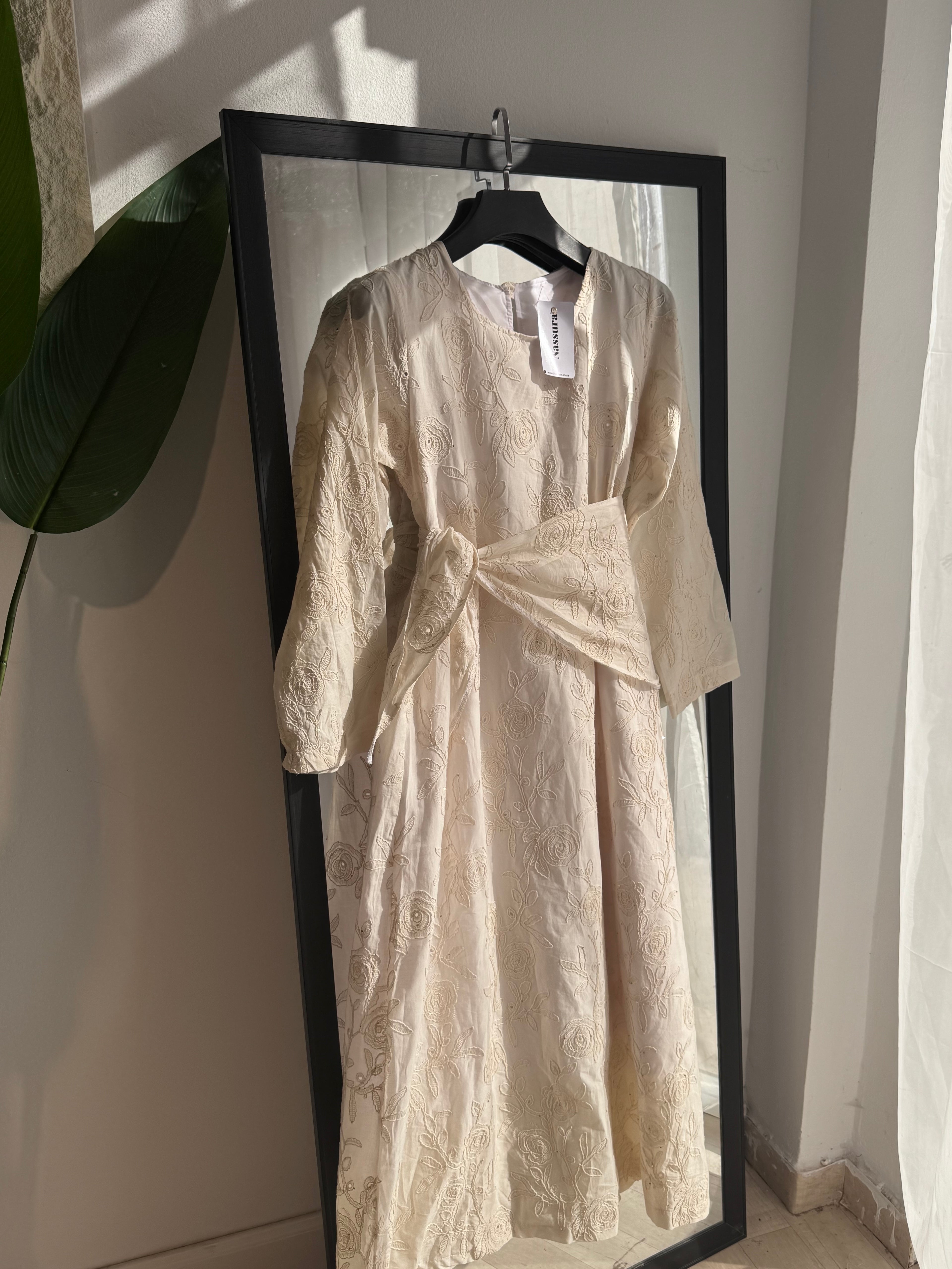 robe en popeline broderie 3d