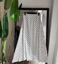 jupe "polka" en satin italien avec des petit bouton noire