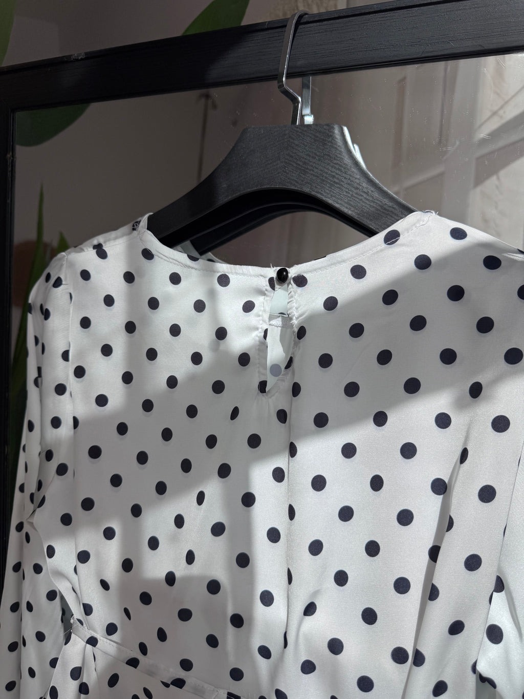HAUT "polka" dentelle en satin italien avec des boutons