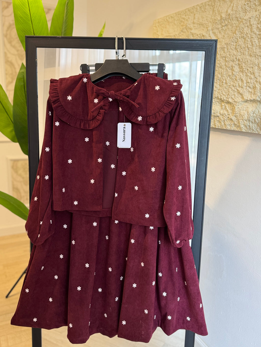 ensemble en velour  avec du broderie anglaise