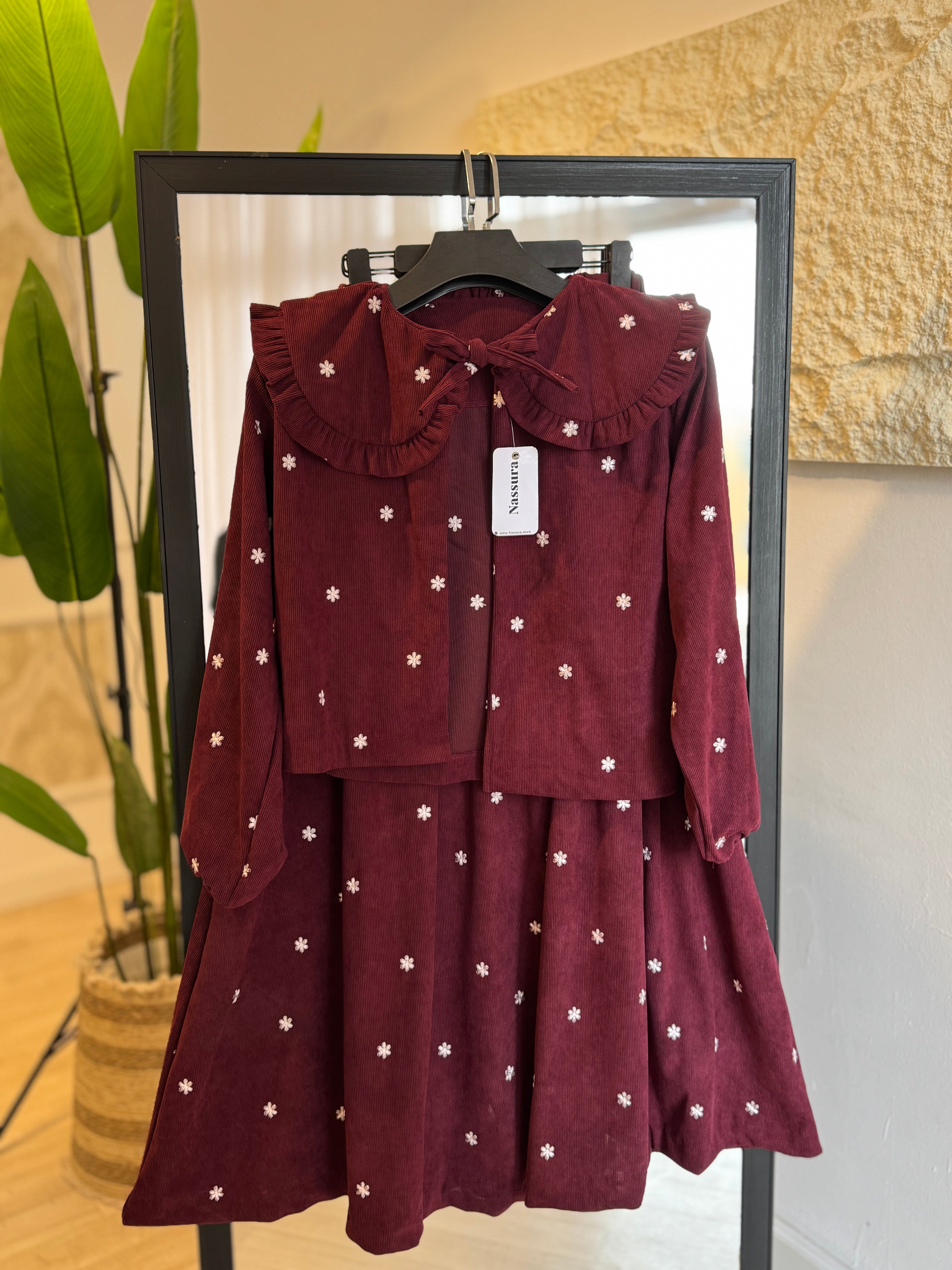 ensemble en velour  avec du broderie anglaise