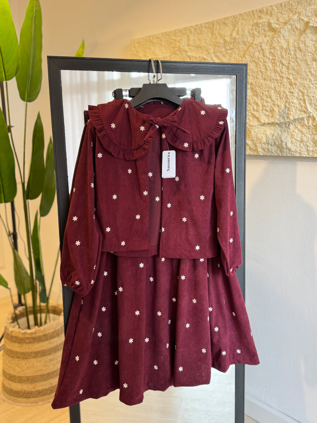 ensemble en velour  avec du broderie anglaise