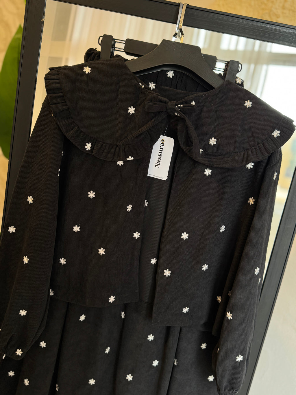 ensemble en velour  avec du broderie anglaise
